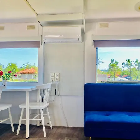 Caravans 10 Min To & 35 Min To Black Sea 营地