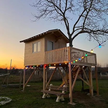 Caravans 10 Min To & 35 Min To Black Sea 营地