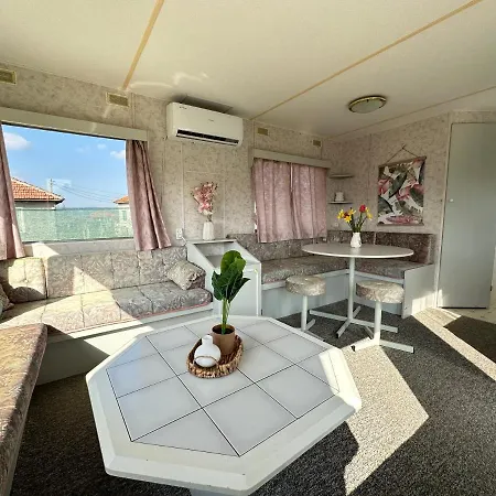 Caravans 10 Min To & 35 Min To Black Sea Κάμπινγκ *